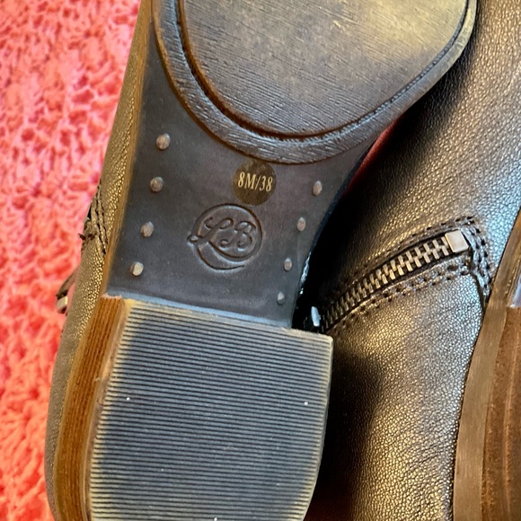 LUCKY BRAND Stylish Gray Ankle Boots - Picture 8 of 8